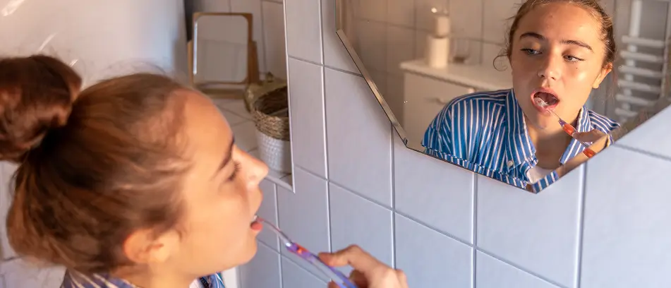 Woman following the two-minute brushing rule to prevent cavity pain